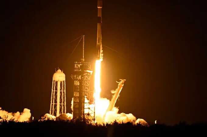 Uncontrolled SpaceX rocket stage expected to strike the Moon at 5,400mph