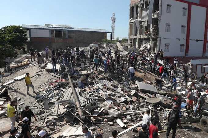 At least 111 killed as 7.4-magnitude earthquake devastates western Colombia