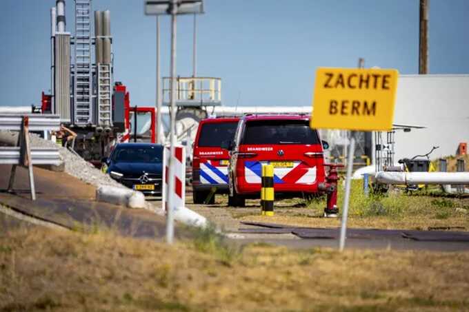One dead after explosion at Rotterdam oil storage facility as probe begins