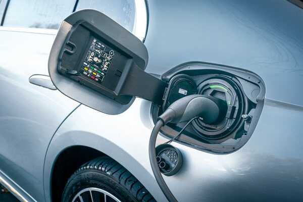 Petrol and diesel cars to be banned by 2030 as Labour provides ’unwavering’ update on phase-out