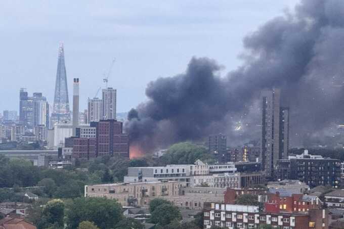 Massive London fire sends huge plume of black smoke across south east