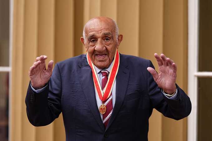 Rugby league legend Sir Billy Boston dies aged 92 after trailblazing career