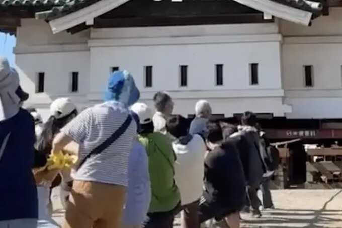 Japan enlists 1,800 people to move 360-tonne castle tower by hand
