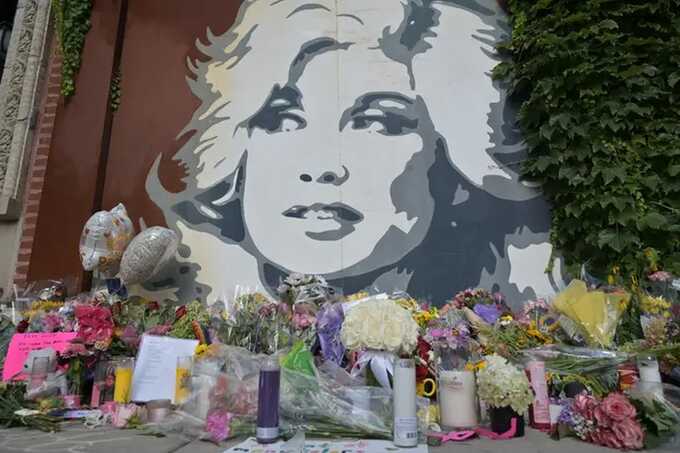Dolly Parton laid to rest beside husband Carl Dean in private family funeral