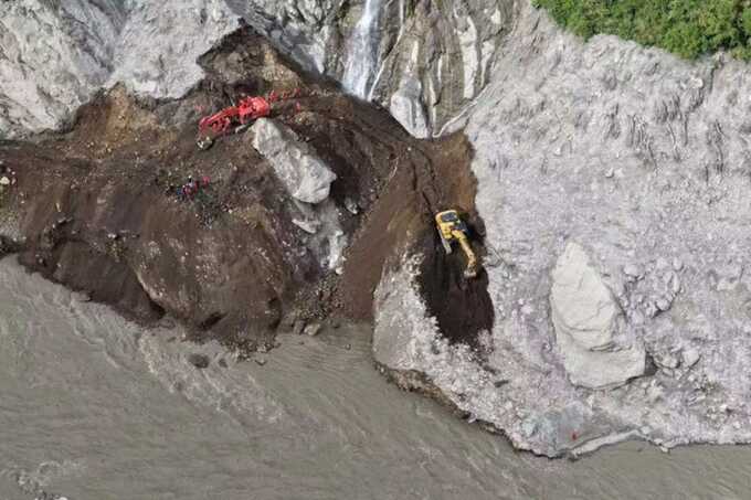 British man pulled alive from Nepal floods as death toll passes 1,000
