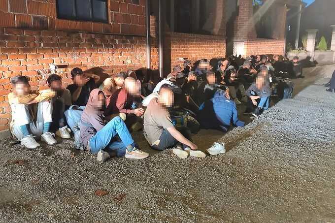 Bosnia border police stop 96 migrants in two smuggling operations