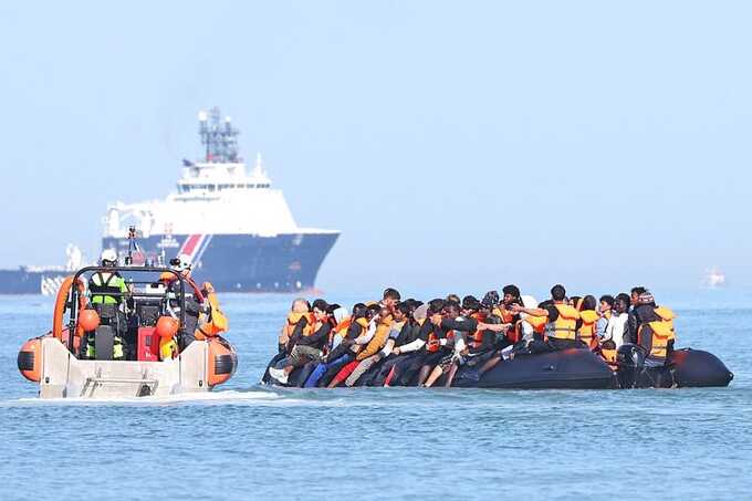Dunkirk shopkeeper who made €400,000 from migrant crossings avoids prison