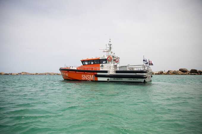 French rescuers refuse to stop 120 migrants crossing Channel for Britain