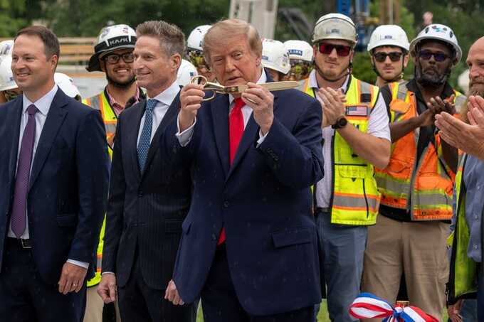 Trump filmed "yelling into the void" after media ban spectacularly backfires