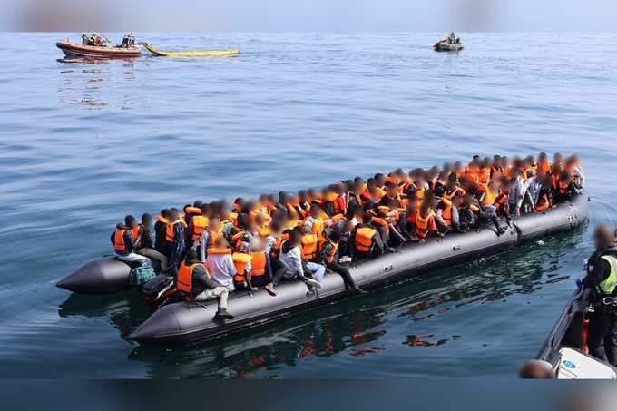 Migrant boat heads to UK after refusing French coastguard help
