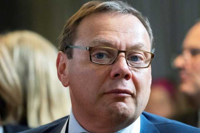 EU lifts sanctions on Usmanov and Fridman in deal to extend Russia restrictions