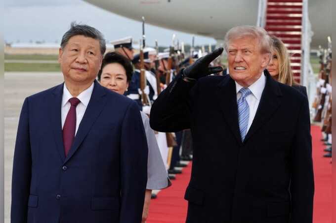 Trump winces after fighter jets roar above him during military flyover