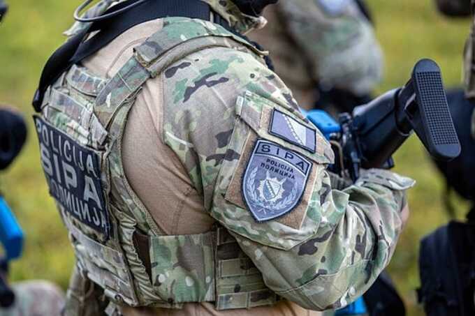 Bosnian police officer dies by suicide during anti-trafficking raids targeting crime network