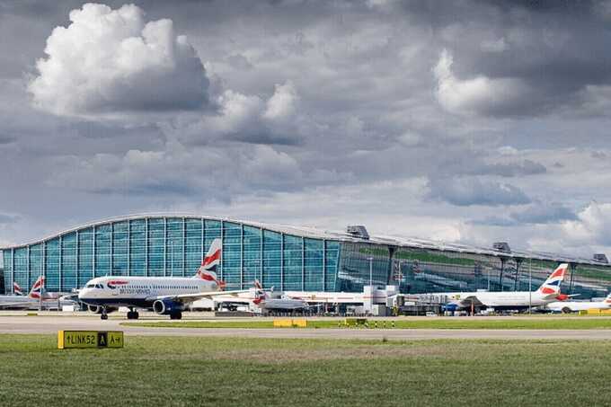 Heathrow third runway deadline slips to 2039 as £49bn expansion plan faces criticism