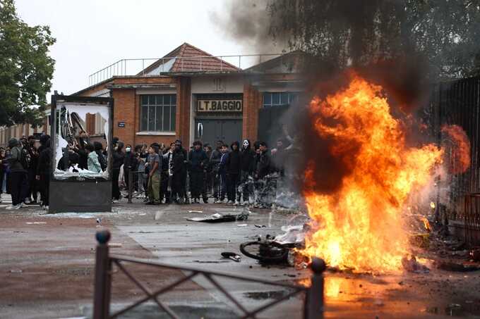 French student protests erupt as 440 detained ahead of crucial 2027 budget
