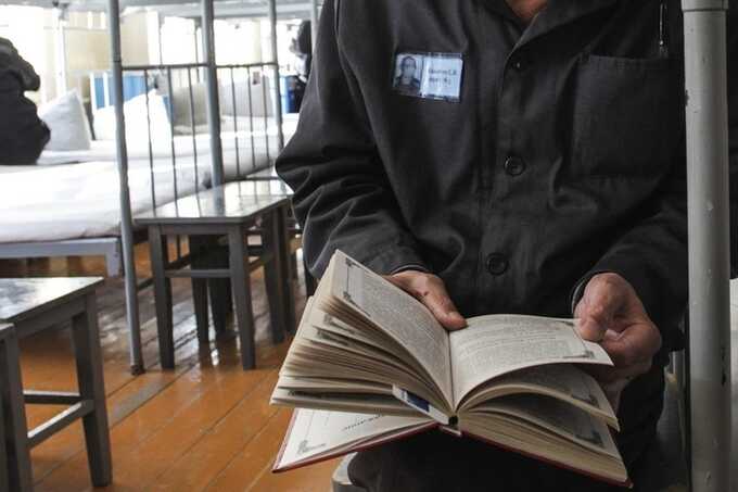 Russian prison accused of burning foreign books as inmates’ literature is confiscated