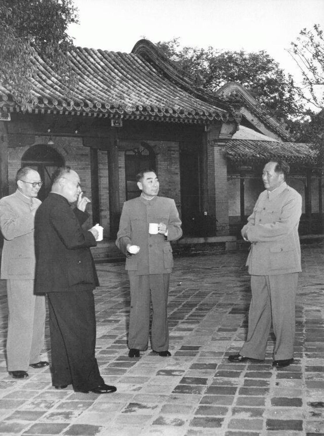 Mao Zedong, Zhou Enlai, Chen Yi and Zhang Wentian pictured in Zhongnanhai.