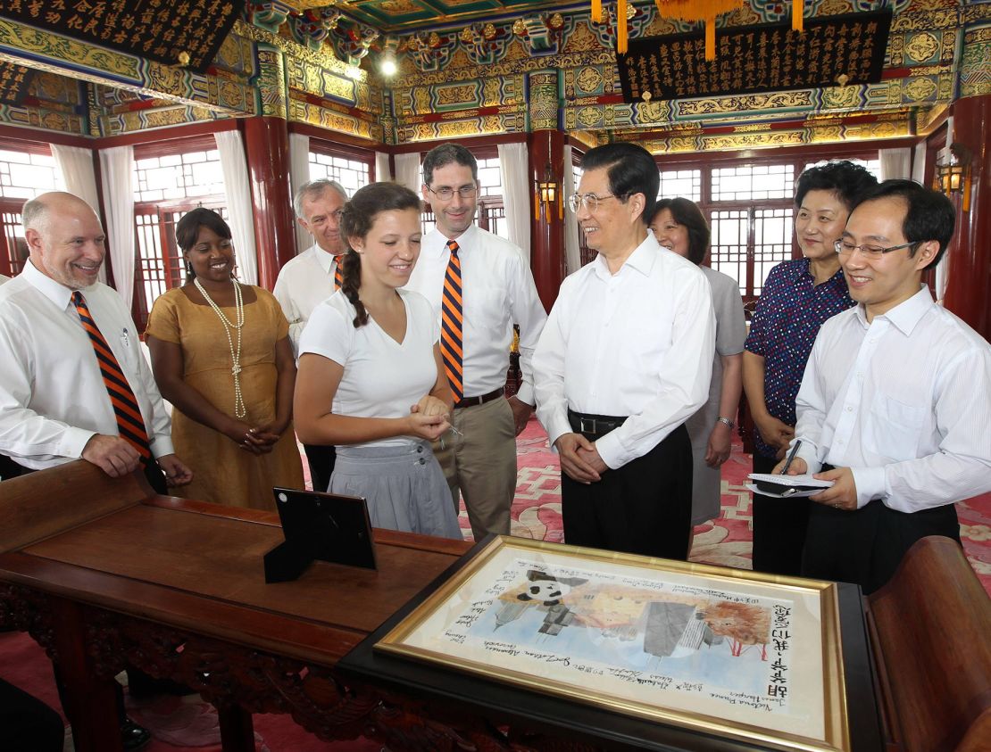 Chinese leader Hu Jintao (center) receives a gift from students and teachers of Chicago’s Walter Payton College Preparatory high school in Zhongnanhai on July 15, 2011.