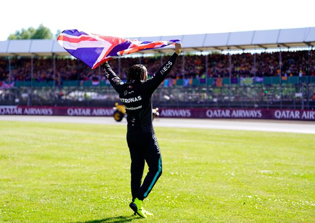 Hamilton celebrates with the British fans dzzdyzeqzydzzyzdzzyezqzyehzxyxdtxyzzdtinv qhiquqiduixtprw