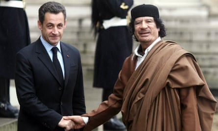 Sarkozy and Gaddafi shaking hands eiqeeiqekirzinv