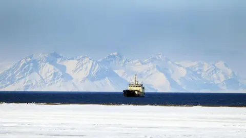 Getty Images A ship off the coast of Norway’s Svalbard island, high above the Arctic Circle qhidquidttixeinv