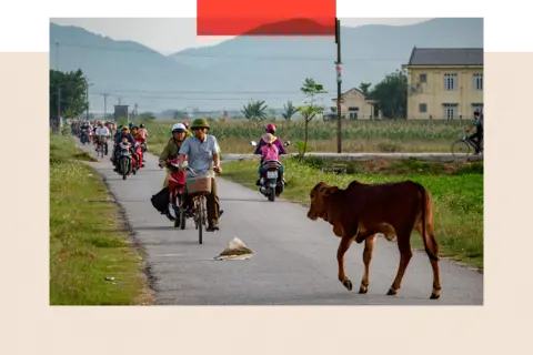 Jonathan Head People on bikes in Nghe An  eiqrkidkiqtrinv