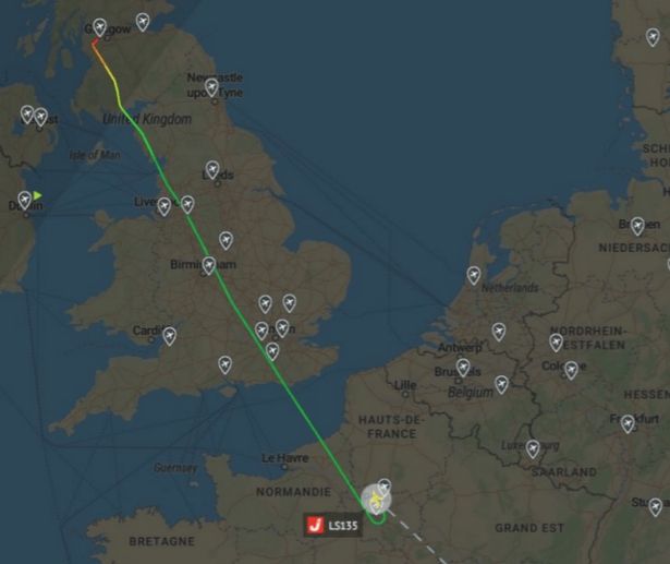 Map shows plane travelling from France to UK qhiddzihtiuxinv