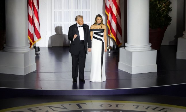 U.S. President Donald Trump and first lady Melania Trump attend the Starlight Ball in honor of his inauguration in Washington, U.S., January 21, 2025. REUTERS/Carlos Barria eiqdiqtzidrzinv