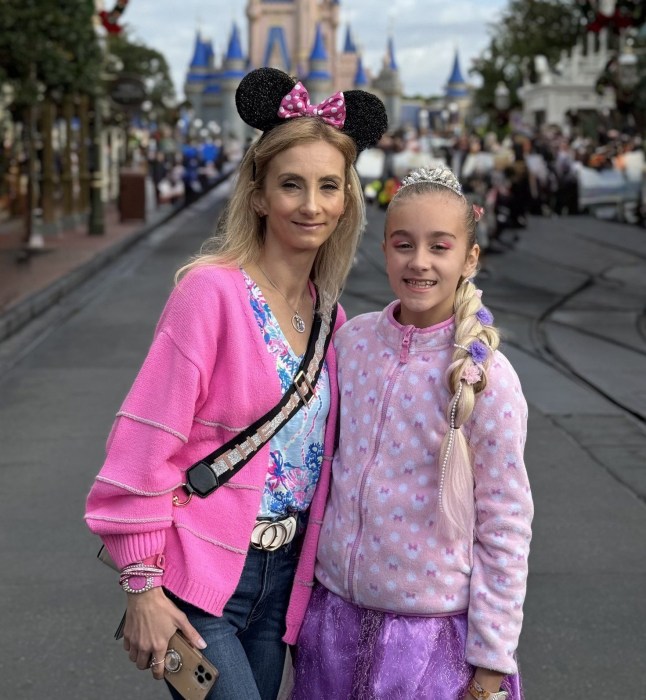 REST IN PEACE: A newly shared photo shows American Airlines crash victims, 12-year-old Brielle Beyer and her mother, 42-year-old Justyna Beyer. Here are the names of the victims who have been identified: https://www.wfaa.com/.../507-9f932fd1-7dc4-44be-b2f2... Credit: Andrew Beyer See less