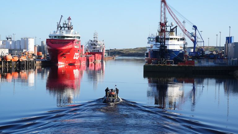 A Police dive boat on the River Dee at Aberdeen harbour during the ongoing search for missing sisters, Eliza and Henrietta Huszti. The pair were last seen on CCTV on Market Street at Victoria Bridge, Aberdeen, at about 2.12am on Tuesday January 7. Picture date: Tuesday January 14, 2025. qhidddiqxkihtinv