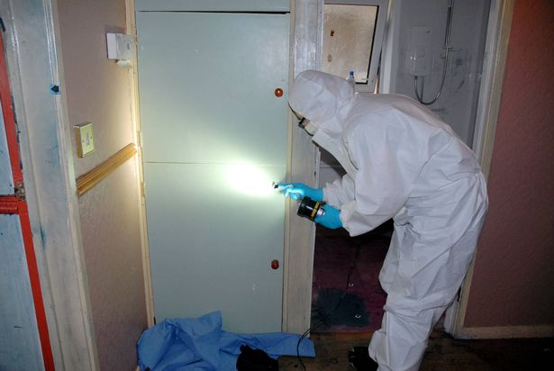 The forensic investigation at Waterford Drive in Chaddesden in 2010 where Andrew Dawson killed two people eiqxiqeuiqeqinv