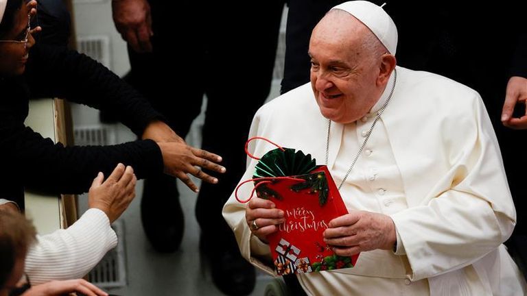 Pope Francis presides over Christmas Eve mass at the Vatican, starting with the Opening of the Holy Door
 eiqhiddziddeinv