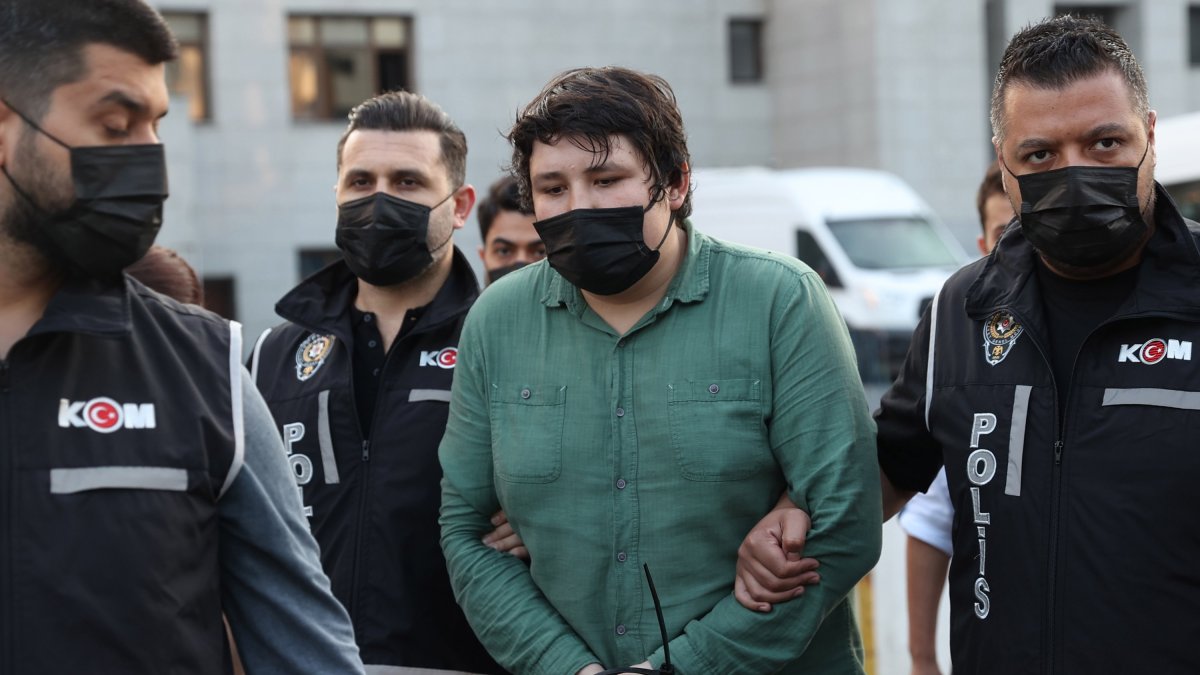 Mehmet Aydın (Center) is escorted by Turkish police to the court after a check-up at a hospital in Istanbul, Türkiye, July 7, 2021. (AA File Photo) eiqrridqixhinv