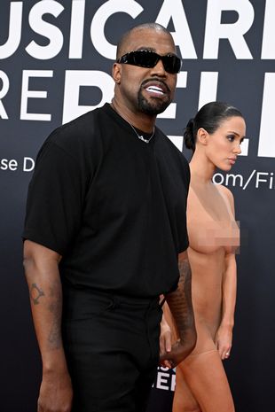 Kanye and Bianca at the Grammy Awards eiqtitiqqeinv