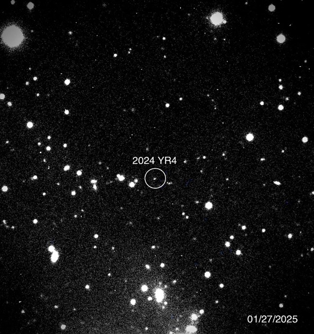 This handout picture provided by NASA on January 31, 2025 shows asteroid 2024 YR4 as observed by the Magdalena Ridge 2.4m telescope at the New Mexico Institute of Technology on January 27, 2025. A colossal explosion in the sky, unleashing energy thousands of times greater than the Hiroshima bomb. A blinding flash that momentarily outshines the Sun. A shockwave powerful enough to flatten everything for miles. There’s a small but real chance this apocalyptic scenario could unfold in eight years -- if a newly detected asteroid, nearly the size of a football field, collides with Earth. While there’s no immediate cause for alarm, scientists are watching closely. (Photo by Handout / NASA/Magdalena Ridge 2.4m telescope/New Mexico Institute of Technology/Ryan / AFP) / RESTRICTED TO EDITORIAL USE - MANDATORY CREDIT  eiqkikxihzinv