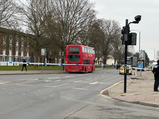 Police on the scene in Erith Road, Bexleyheath, London. eidqirxidteinv