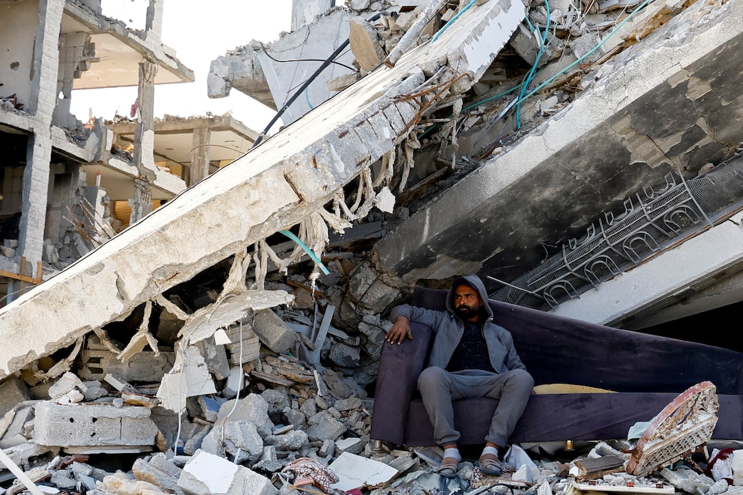 A Palestinian man sits amidst the rubble of buildings destroyed during the Israeli offensive, amid a ceasefire between Israel and Hamas, in Rafah tdiqtixuiddxinv