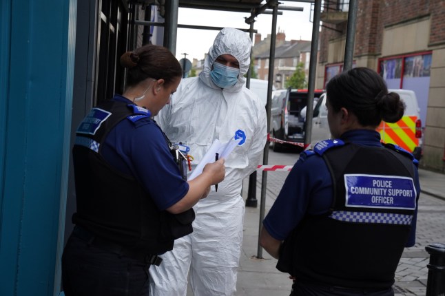 Police forensic investigators enter a disused building in Fore Bondgate, Bishop Auckland in County Durham, after a skeleton of a baby was found beneath floorboards by contractors working on a property renovation. Picture date: Wednesday July 31, 2024. PA Photo. See PA story POLICE Skeleton. Photo credit should read: Owen Humphreys/PA Wire eiqeeiqxqiddxinv