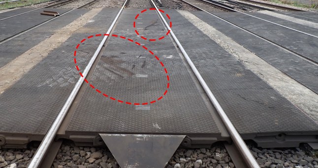 Red circle showing where the passenger train derailed in Walton-on-Thames.