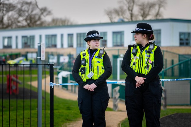 These dramatic pictures show a huge emergency response after a primary school was hit with a bomb threat. February 25 2025. Police raced to Badbury Park Primary School, in Rainscombe Road in Swindon, Wilts, at around 2.30pm today (Tuesday) ??? working to evacuate hundreds of children to safety. Around 25 police officers were in attendance alongside Hazardous Area Response Team ambulance crews and specially-trained fire officers. Numerous homes within a 200-metre radius of the school have also been evacuated, as has the local Co-op store. qhiqqkiqqidtinv