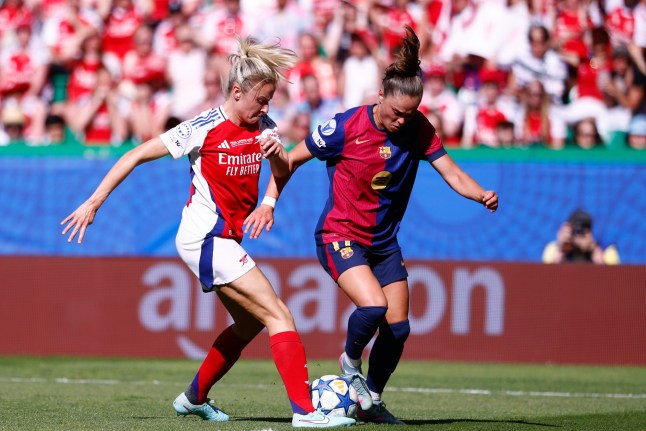 LISBON, PORTUGAL - MAY 24: Ewa Pajor of FC Barcelona and Leah Williamson of Arsenal FC in action during the UEFA Women&rsquo;s Champions League Final 2025 football match played between Arsenal WFC and FC Barcelona at Jose Alvalade Stadium on May 24, 2025, in Lisbon, Portugal. (Photo by Dennis Agyeman / Europa Press Sports via Getty Images)